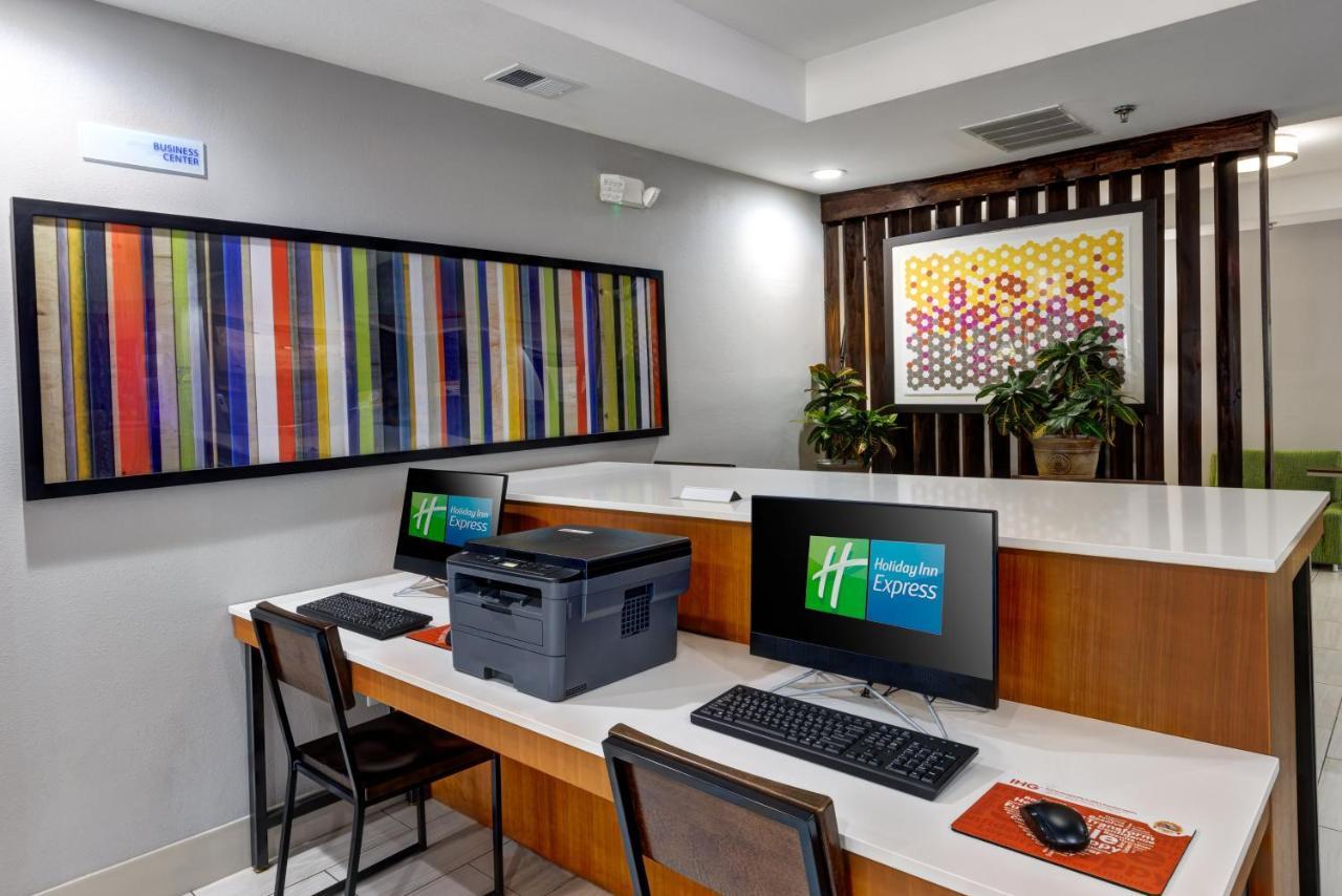 Holiday Inn Express Hotel & Suites Shelbyville By Ihg Exterior foto