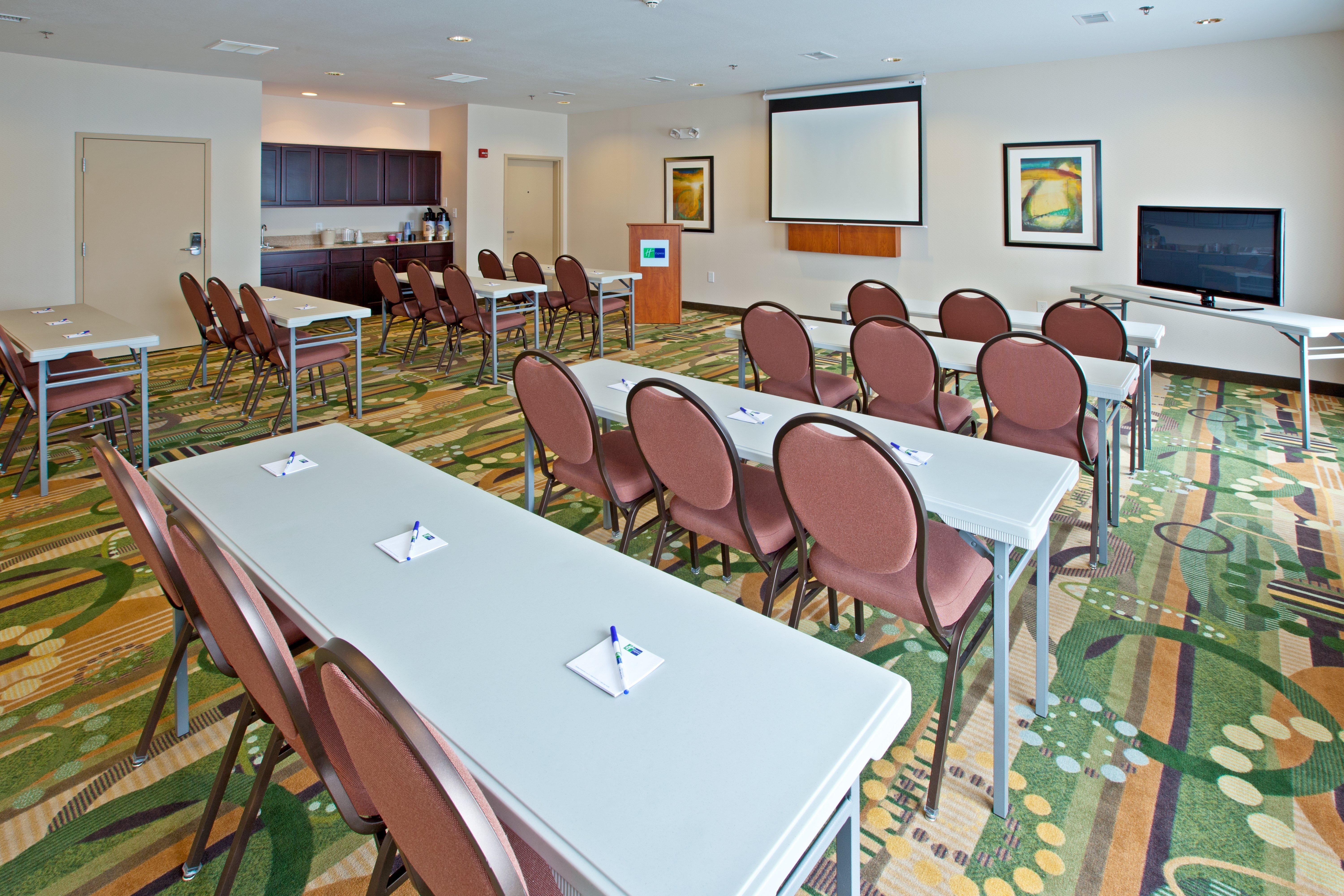 Holiday Inn Express Hotel & Suites Shelbyville By Ihg Exterior foto