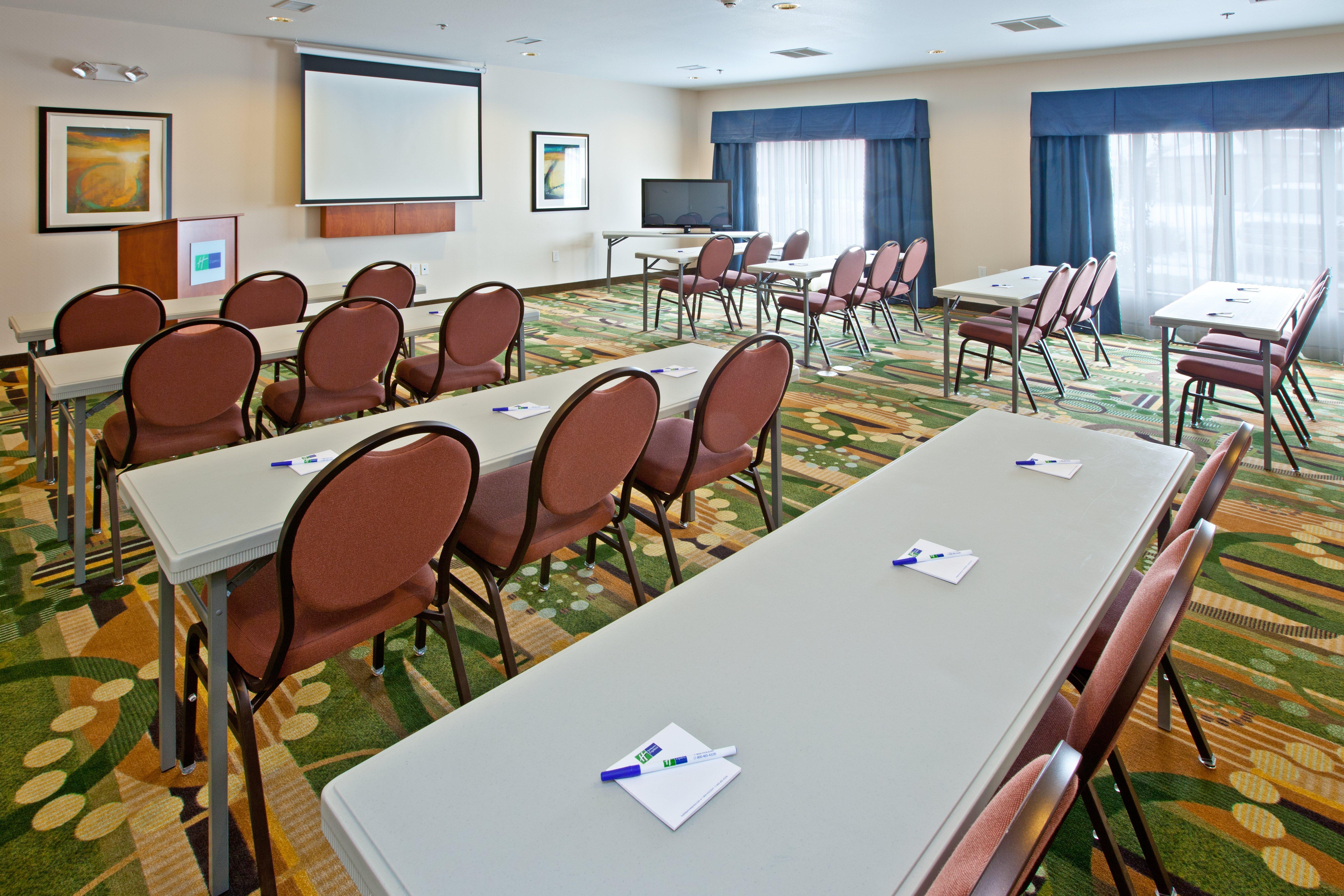 Holiday Inn Express Hotel & Suites Shelbyville By Ihg Exterior foto